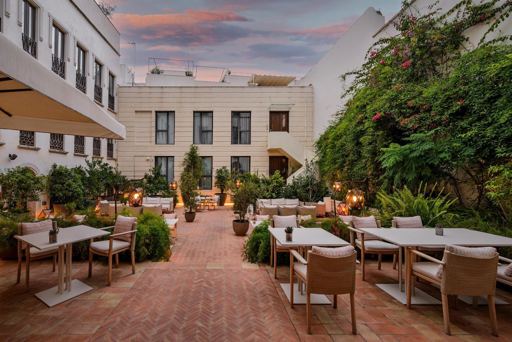 Coolrooms Palacio Villapanes 5 Gl Sewilla Zewnętrze zdjęcie The hotel's courtyard
