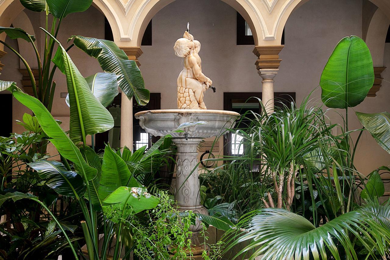 Coolrooms Palacio Villapanes 5 Gl Sewilla Zewnętrze zdjęcie Fountain of the Palace of Buenavista