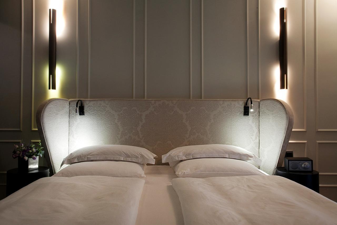 Coolrooms Palacio Villapanes 5 Gl Sewilla Zewnętrze zdjęcie A bed with two pillows
